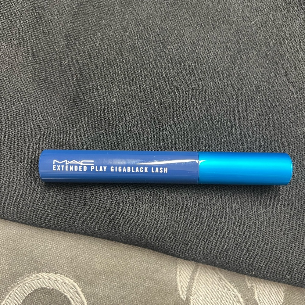 Brand New Mac extended play gigablack lash mascara